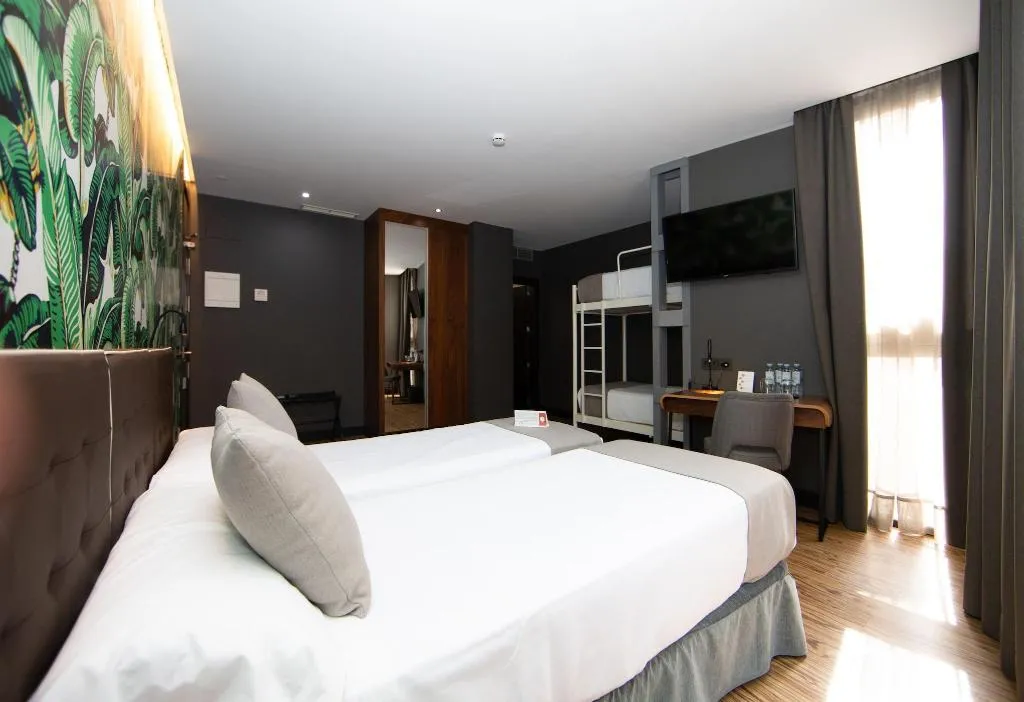 QUADRUPLE CITY VIEW TWO BEDS Room, Málaga Premium Hotel, Costa Del Sol