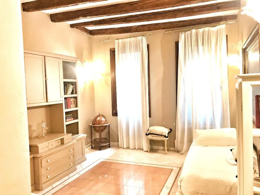 Room, Ca Amadi, Venice