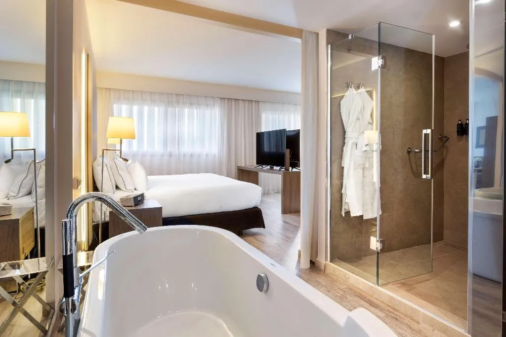 JUNIOR SUITE STANDARD Room, Melia Lebreros, Seville