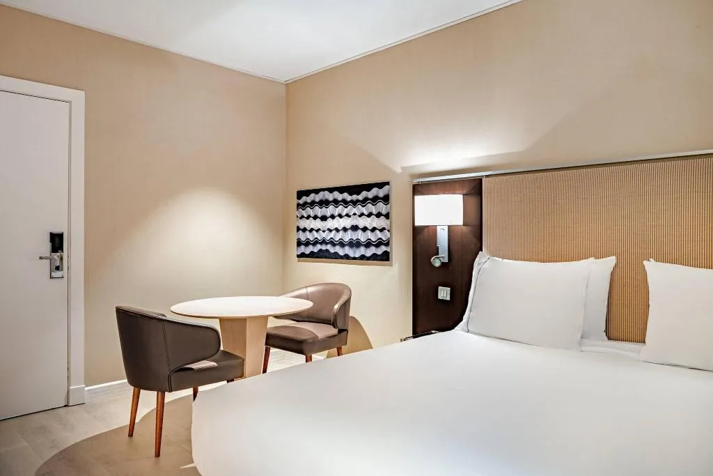 DOUBLE SUPERIOR KING BED Room, AC Barcelona Irla, Barcelona
