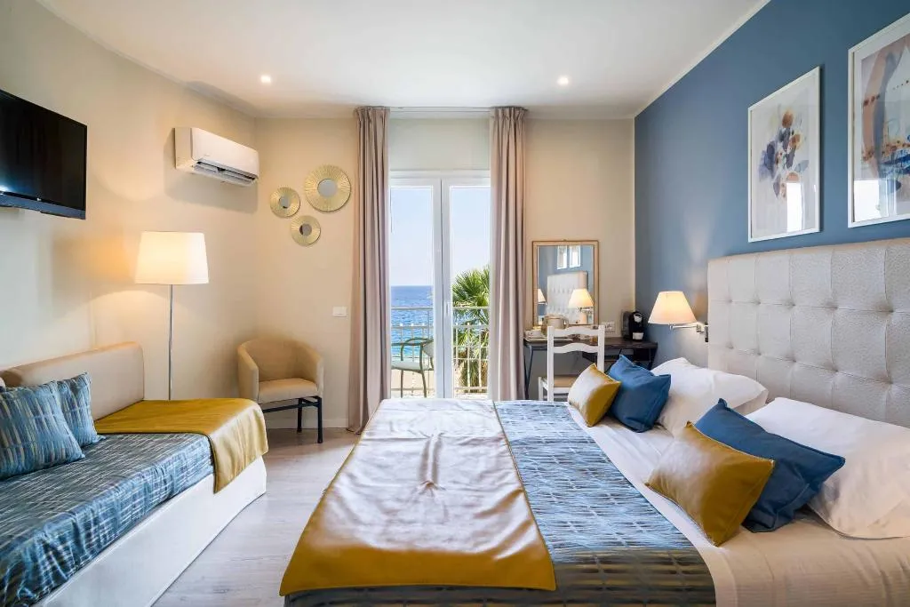 TRIPLE SUPERIOR SEA FRONT Room, Hotel Rivage Taormina, Taormina