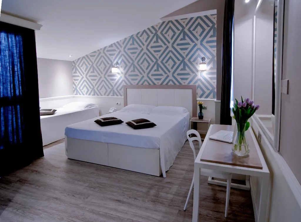 TRIPLE STANDARD Room, Golf Firenze Hotel, Florence