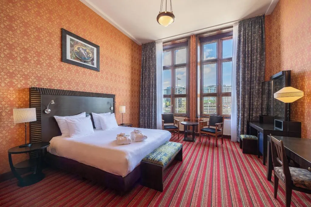 DOUBLE SUPERIOR KING BED Room, Grand Hotel Amrâth Amsterdam, Amsterdam