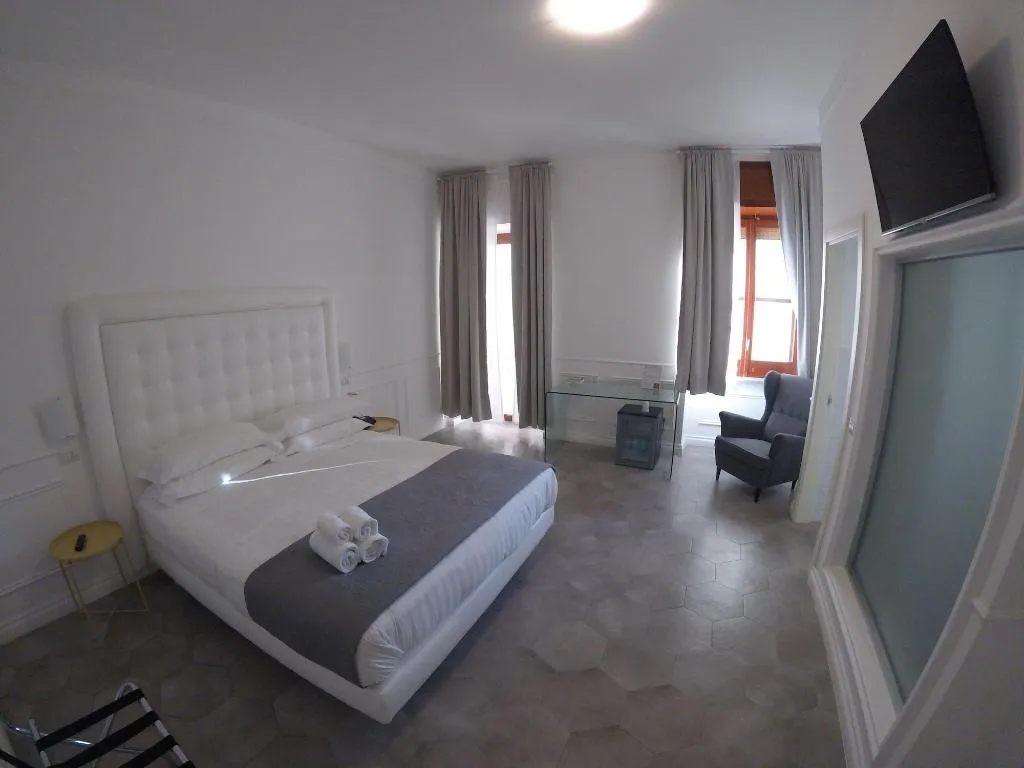 Room, Palazzo Balsamo, Naples