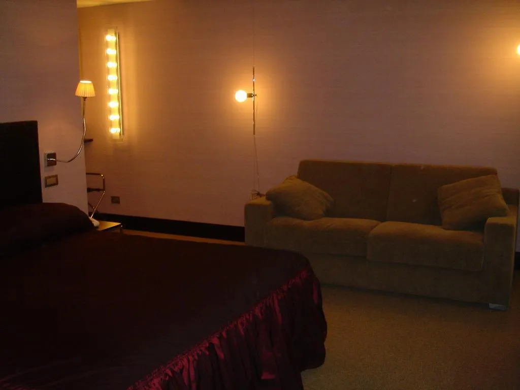 Room, MH Design, Naples