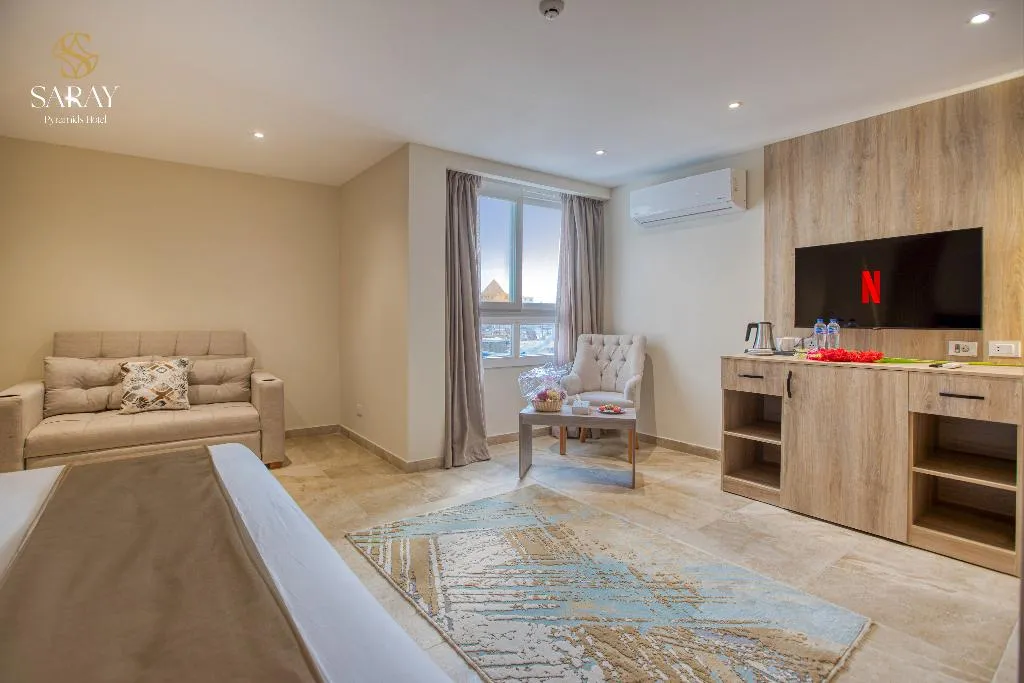 JUNIOR SUITE WITH VIEWS Room, Saray Pyramids & Museum View Hotel, Cairo