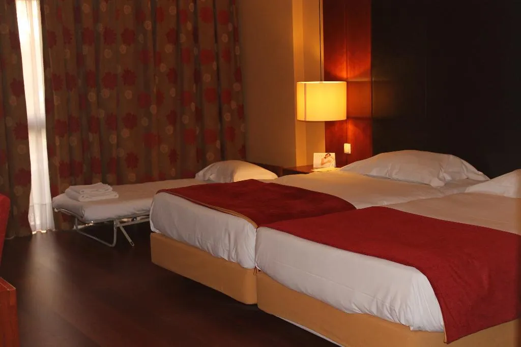 TWIN CAPACITY 3 Room, Leziria Parque Hotel, Lisbon