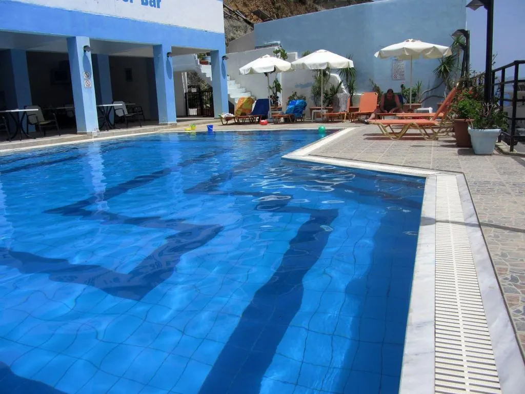 Pool, Petra, Crete