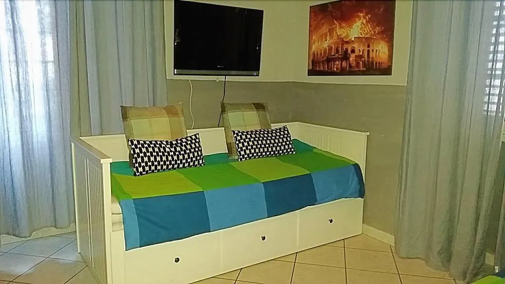 Room, Aladino Inn, Naples