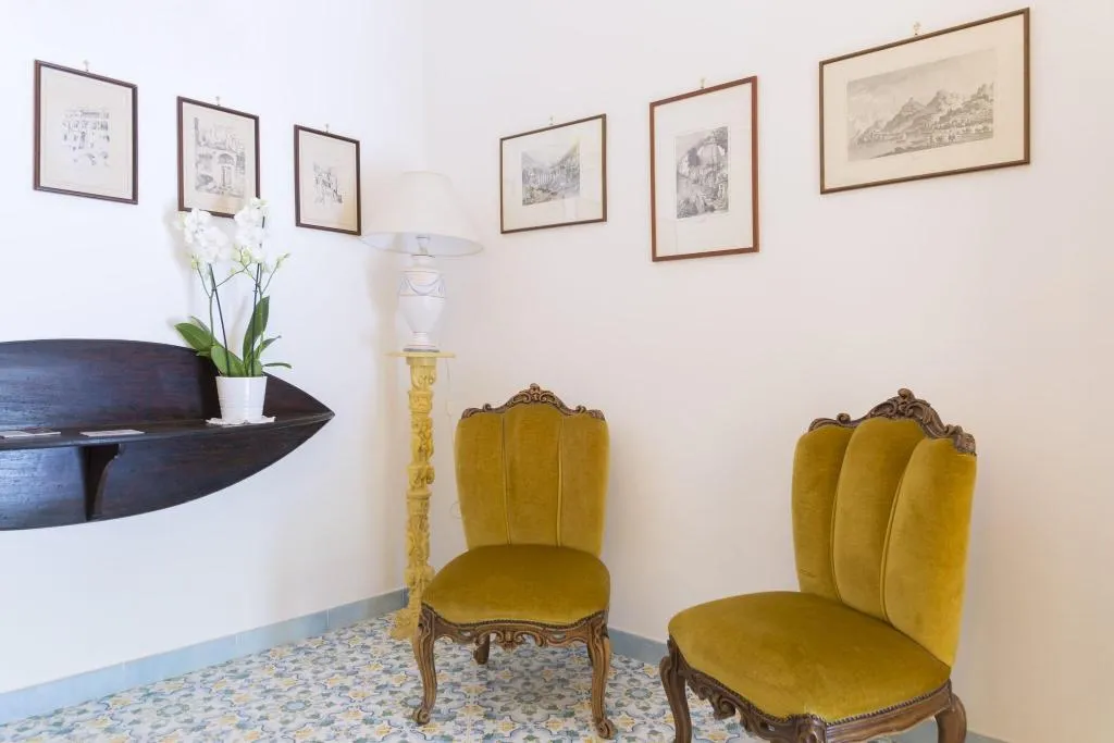 Lobby, Zi'Ntonio, Naples
