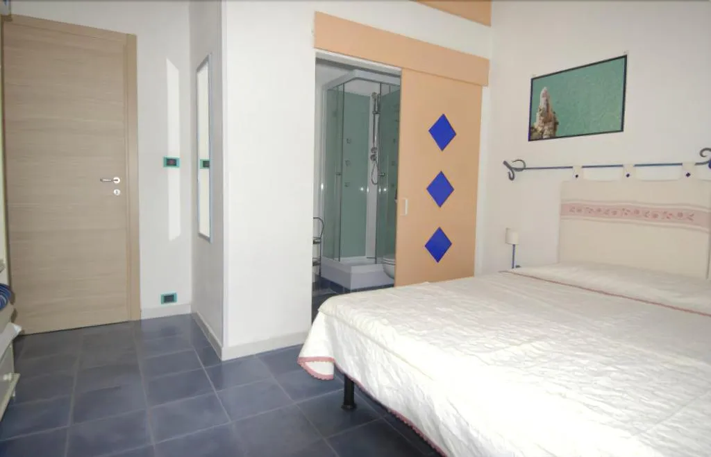 Room, Nughe' e' Oro, Olbia