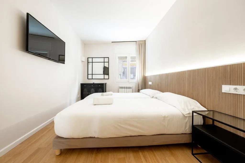 APARTMENT THREE BEDROOMS Room, Ainb Barcelona Sants Apartments, Barcelona