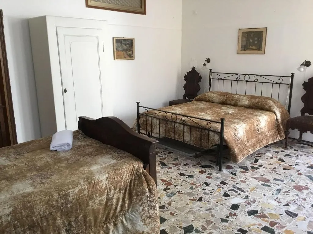 Room, Venice Sun Apartment And Rooms, Venice