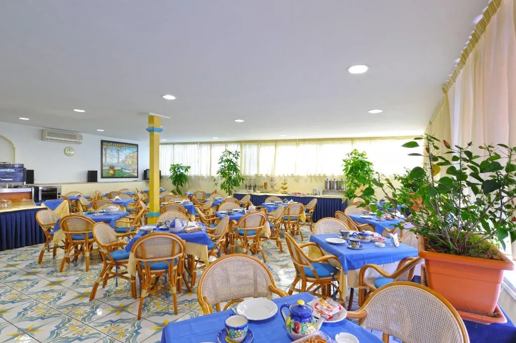 Restaurant, Hotel Settebello, Naples