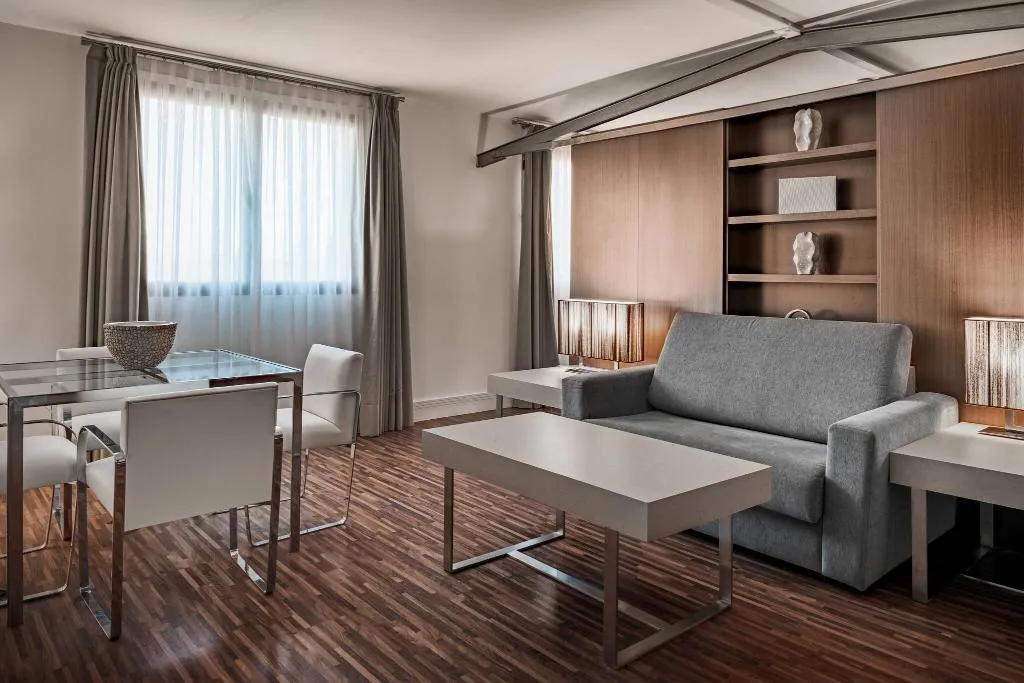 Room, AC Hotel Palacio del Retiro Autograph Collection, Madrid