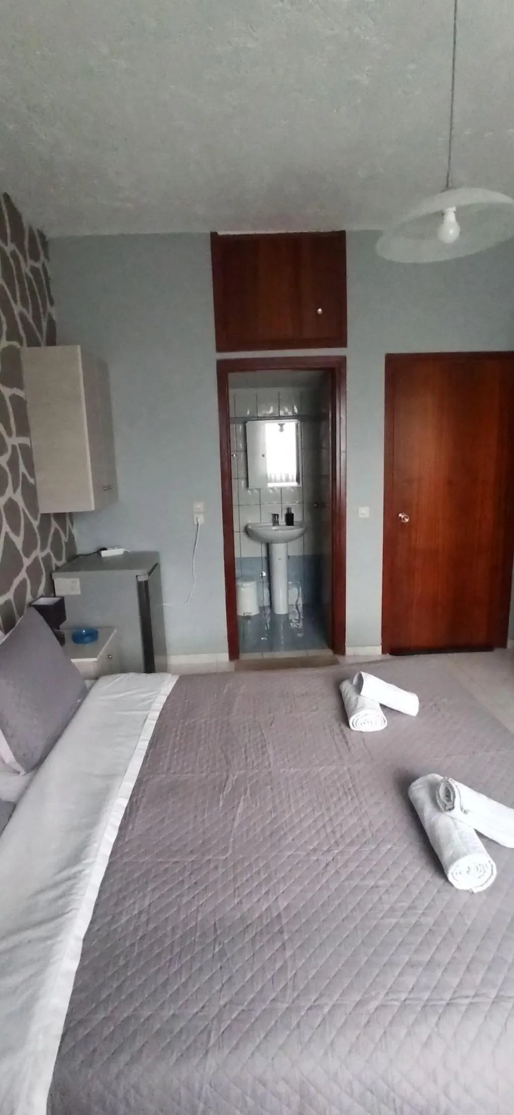 Room, Windy Place, Crete