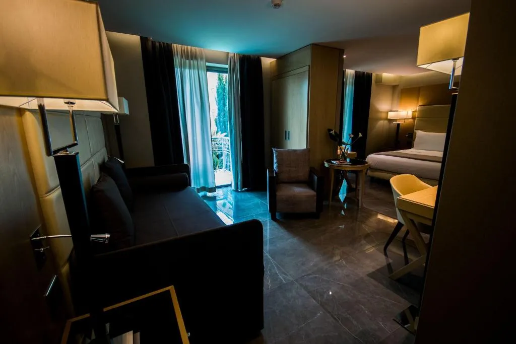 SUITE KING SIZE BED Room, Hotel Forum, Naples