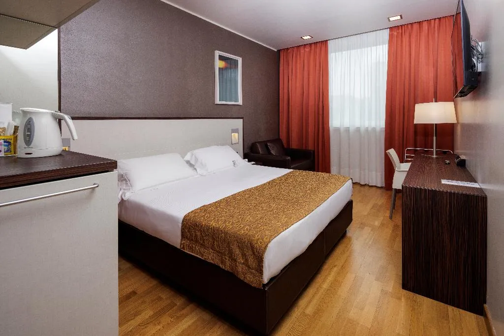 DOUBLE KING SIZE BED Room, Best Western Falck Village Hotel, Milan