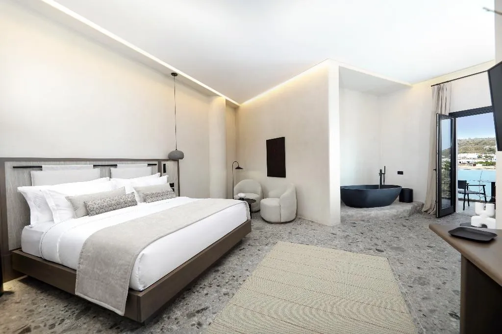 SUITE WITH JACUZZI Room, Aeonic Suites & Spa, Mykonos