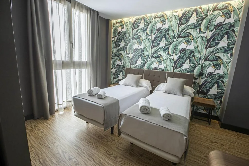 FAMILY ROOM QUEEN SIZE BED Room, Málaga Premium Hotel, Costa Del Sol