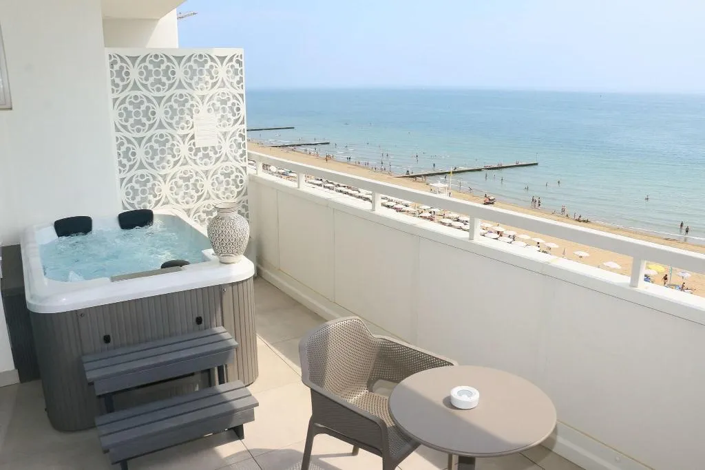 Pool, Hotel Luxor & Cairo, Venice