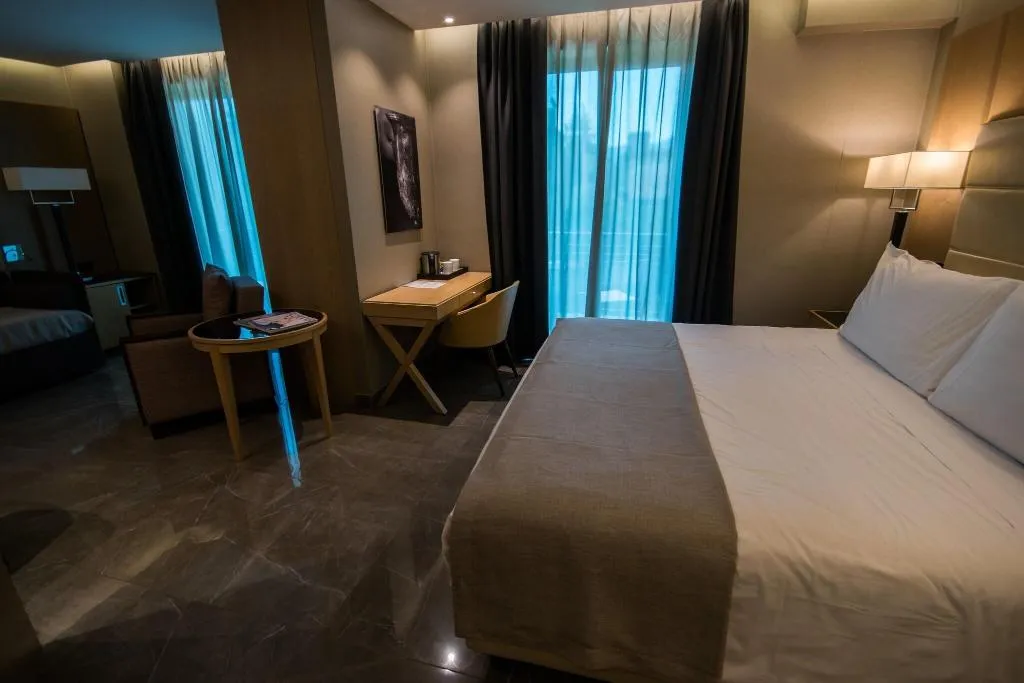 SUITE KING SIZE BED Room, Hotel Forum, Naples
