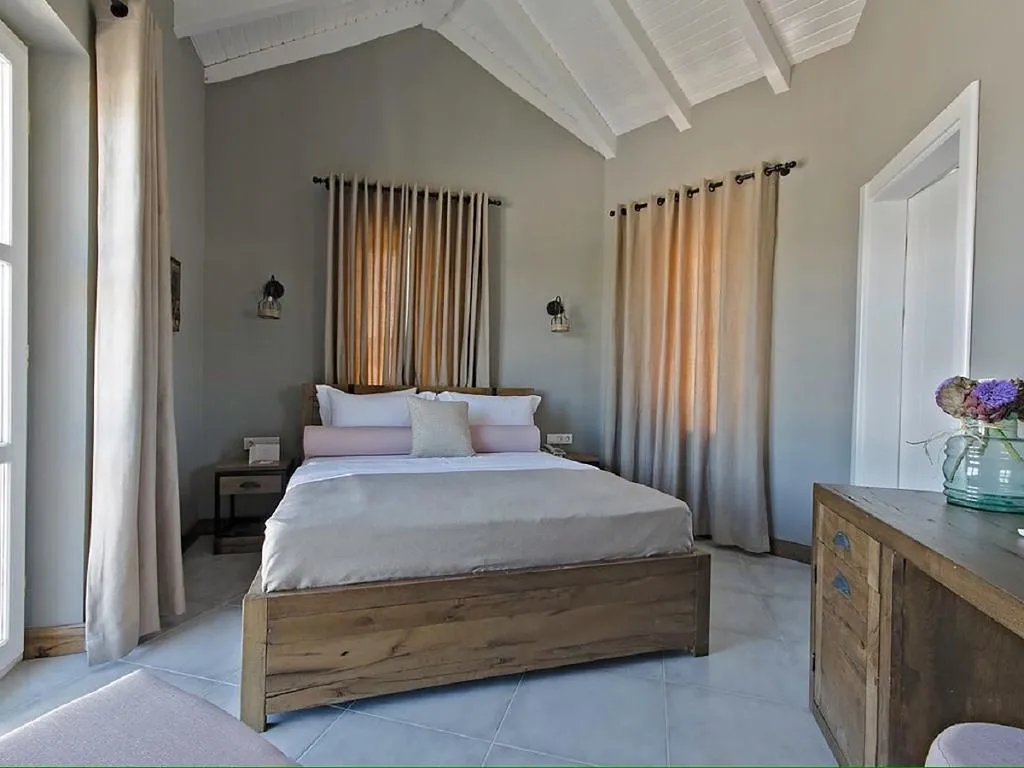 Room DELUXE QUEEN BED Room, Signature Alaçatı, Izmir