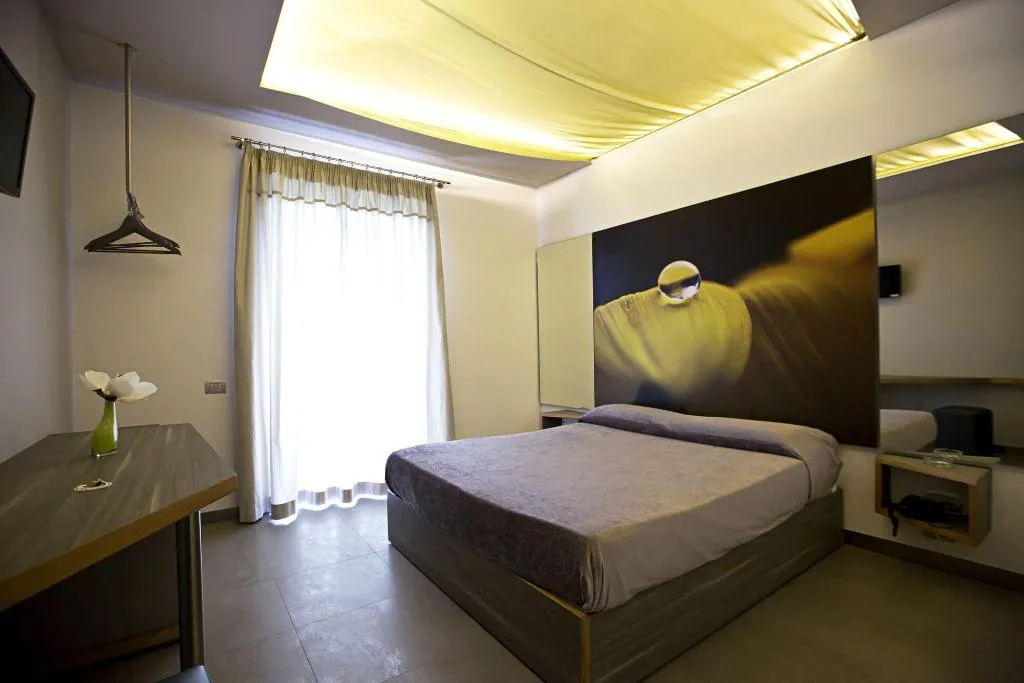 Room, Hotel Tiro A Volo, Naples