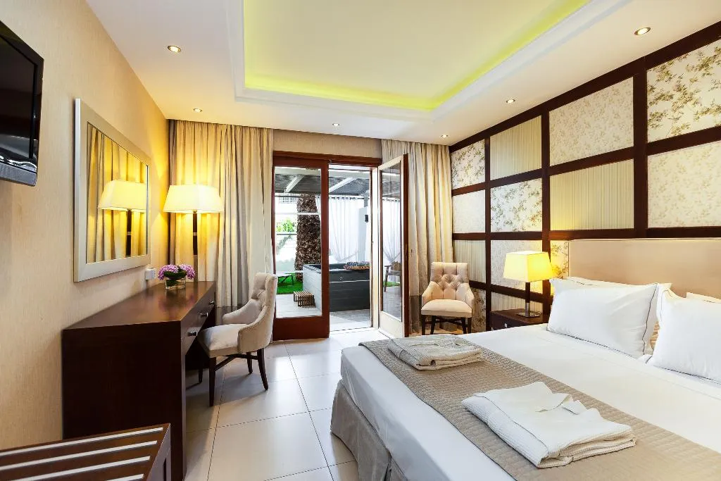Double or Twin WITH JACUZZI Room, Theartemis Palace, Crete