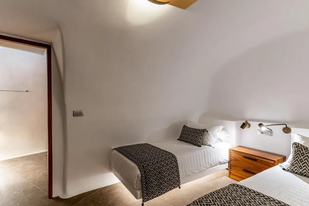 Room, Victoria Caves, Santorini