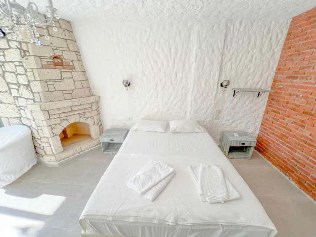 Room TWO DOUBLE BEDS Room, Gönülhan Otel Alaçatı, Izmir