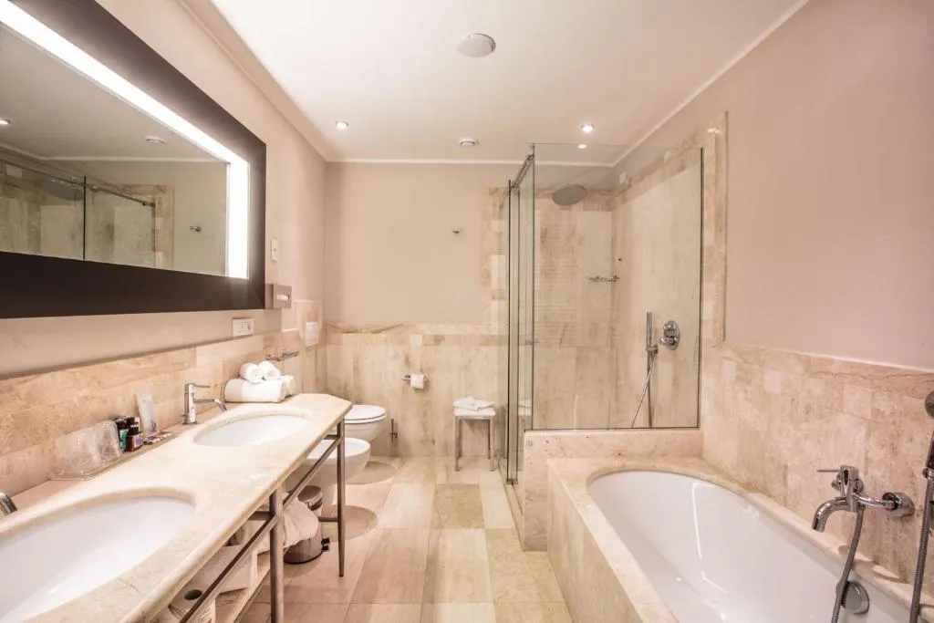 SUITE STANDARD Room, Grande Baia Resort & Spa, Olbia