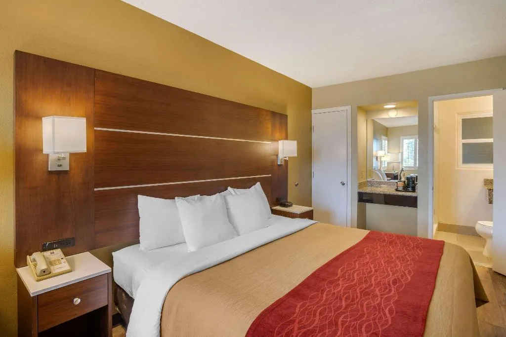 DOUBLE KING BED NON SMOKING Room, Comfort Inn San Diego Airport At The Harbor, San Diego
