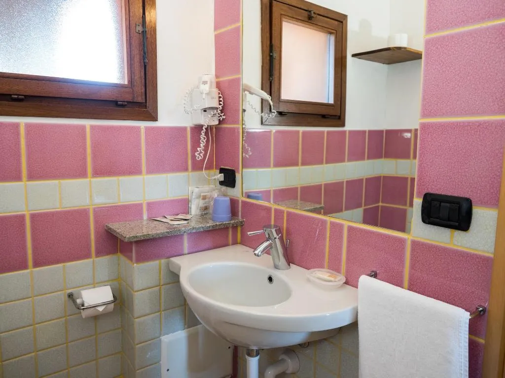 Room, Cala Reale, Cagliari