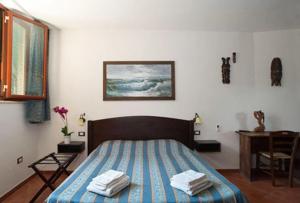 Room, B&B La Nave, Naples