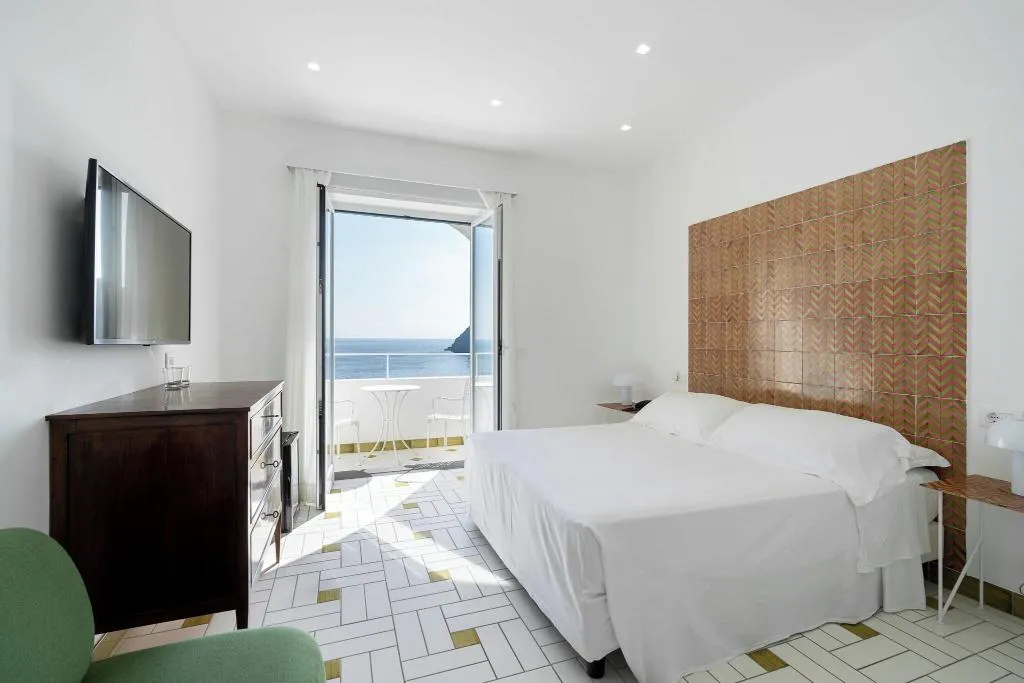 Room, Apollon Club, Naples