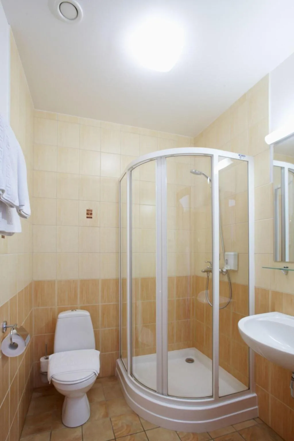 Room, Edvards, Riga