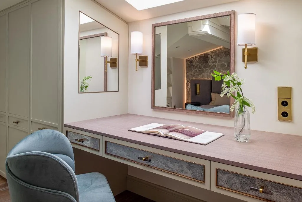 APARTMENT FOUR BEDROOMS TWO BATHROOMS Room, Art Boutique ApartHotel, Krakow