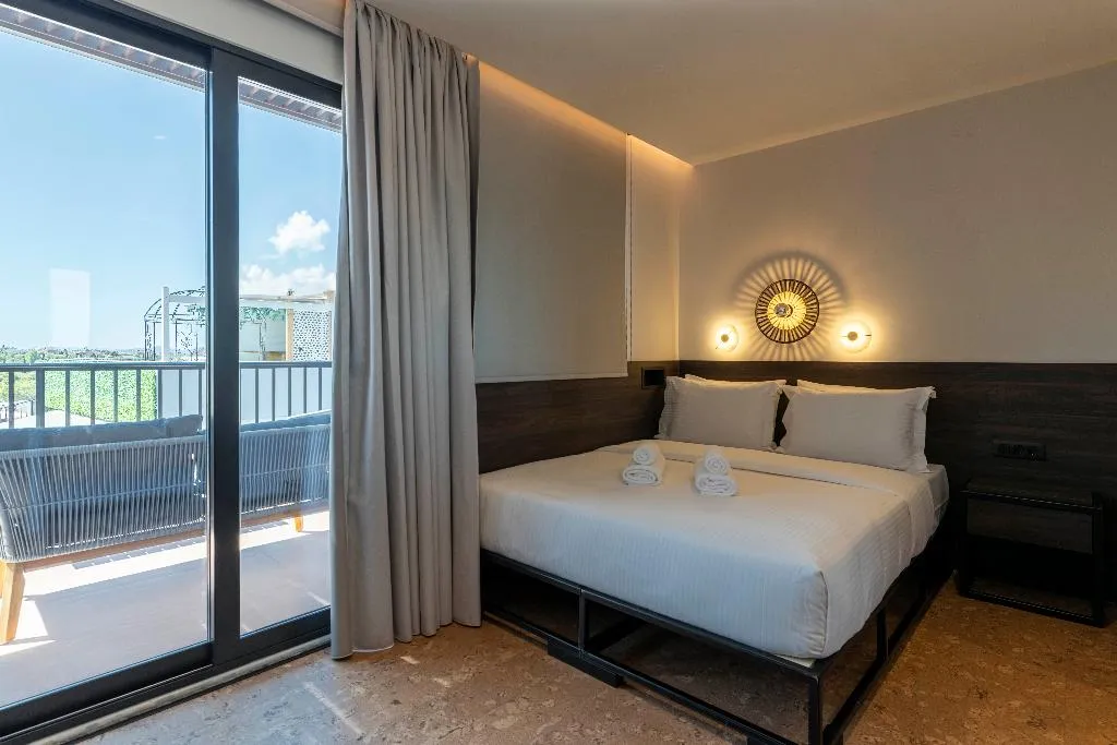 DOUBLE WITH BALCONY WITH VIEWS Room, Parea, Athens