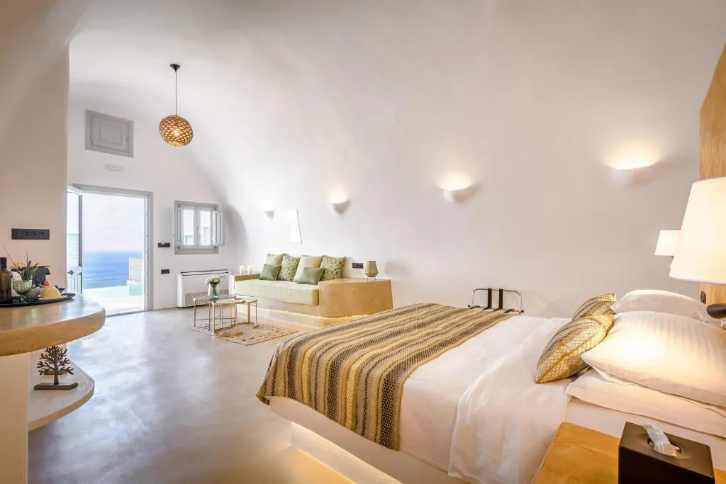 SUITE SUPERIOR WITH PRIVATE POOL Room, Siete Mares Luxury Suites, Santorini