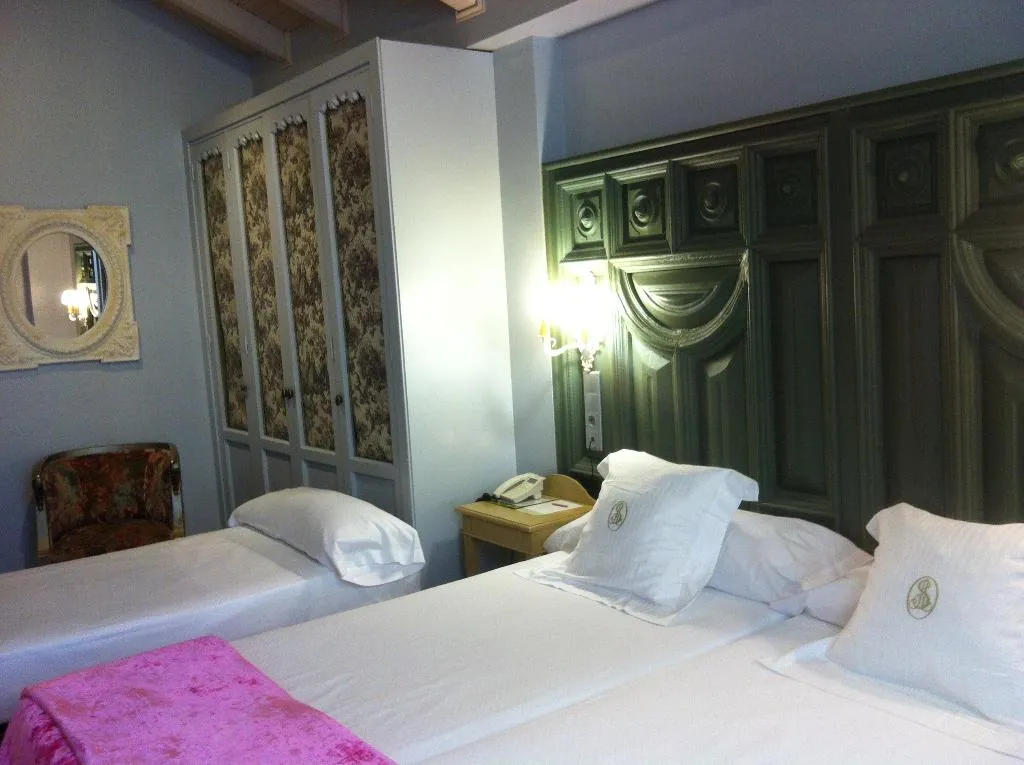 TRIPLE SUPERIOR Room, Sacristia de Santa Ana, Seville