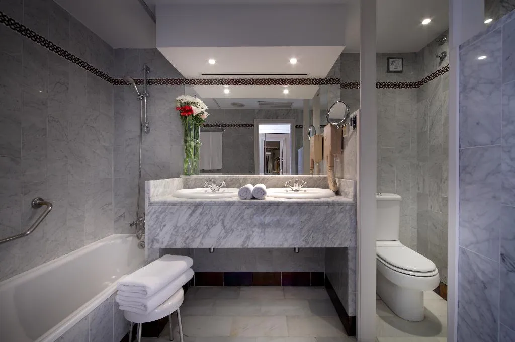 DOUBLE SINGLE USE STANDARD Room, Abades Benacazon, Seville