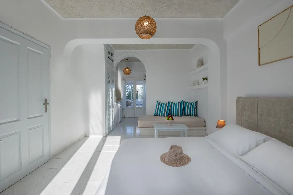 SUITE WITH BALCONY WITH VIEWS Room, Nevma Suites, Santorini