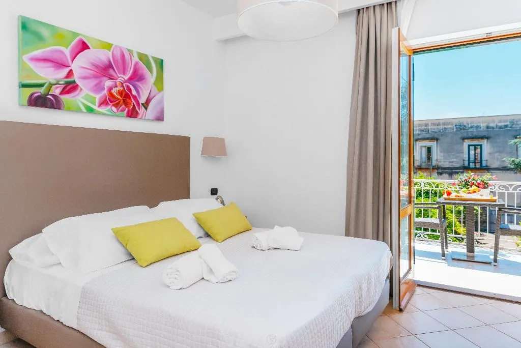 DOUBLE SUPERIOR GARDEN VIEW Room, Relais Francesca, Naples