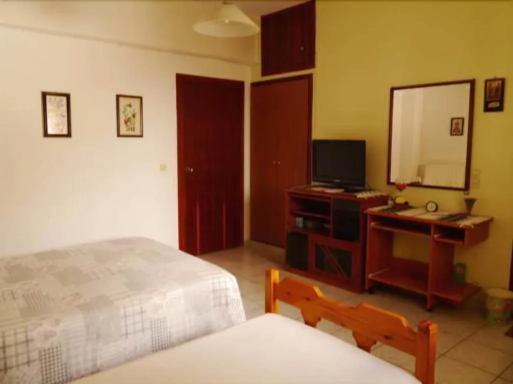 Room, Windy Place, Crete