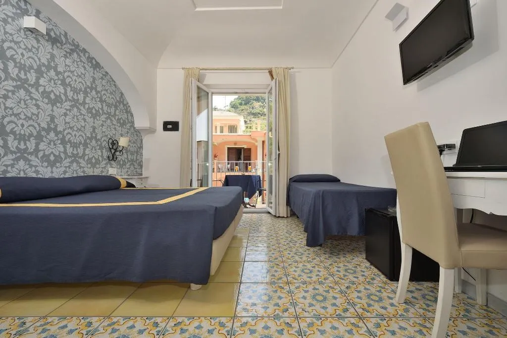 Room, Hotel Settebello, Naples