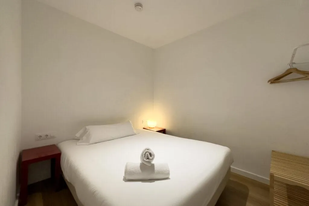 APARTMENT FOUR BEDROOMS Room, Ainb Barcelona Sants Apartments, Barcelona