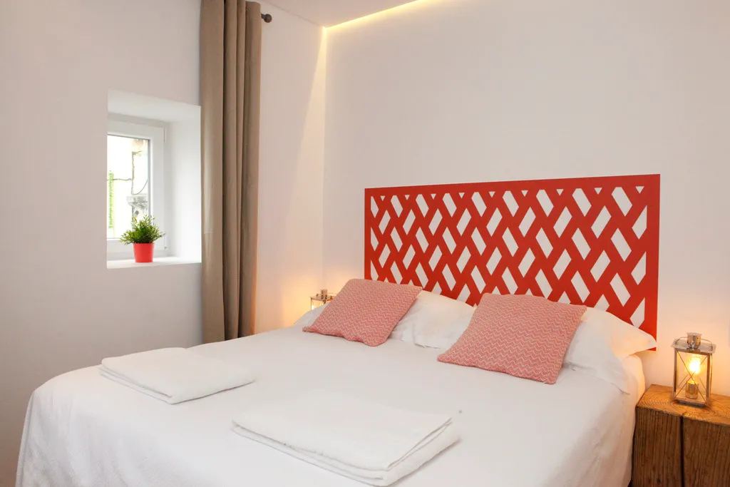 APARTMENT SUPERIOR Room, Alfama Yellow House, Lisbon