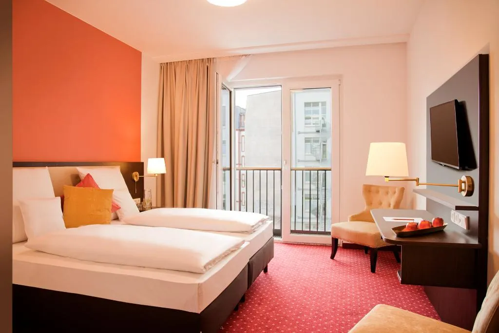 DOUBLE WITH BALCONY Room, Gold Palais Hotel, Berlin