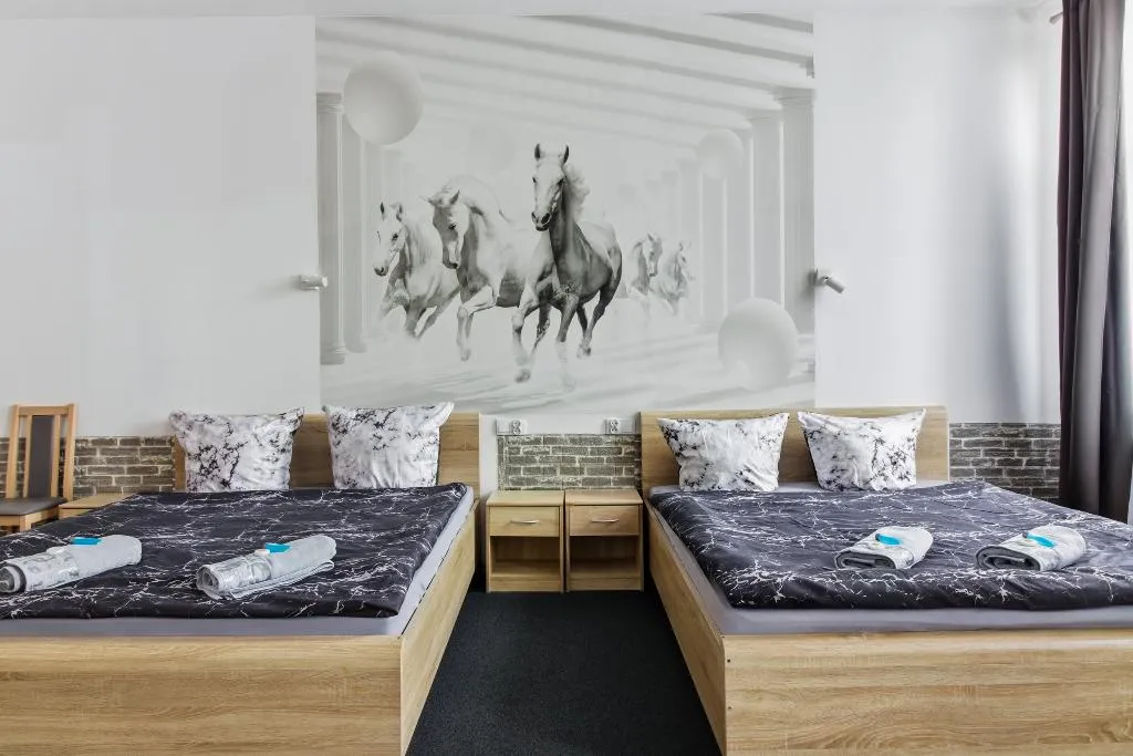 Room, Queen Apartments, Krakow